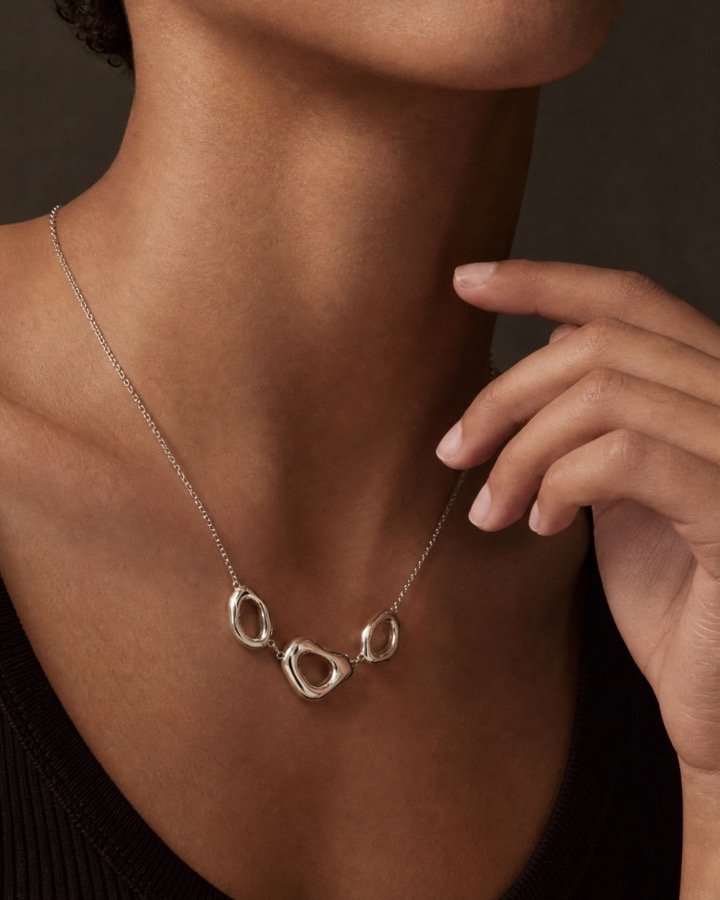 Collier Trio porté au cou